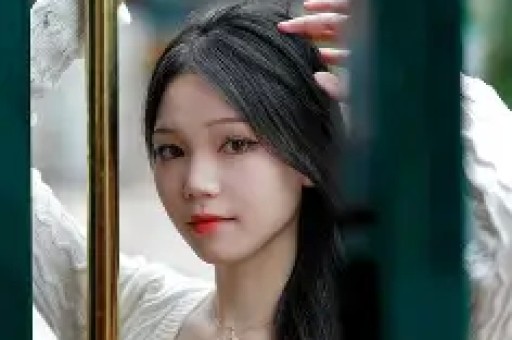 迪丽热巴陈飞宇恋情曝光？同款手链、疑似同居、陈红在线吃瓜，全网炸锅了！